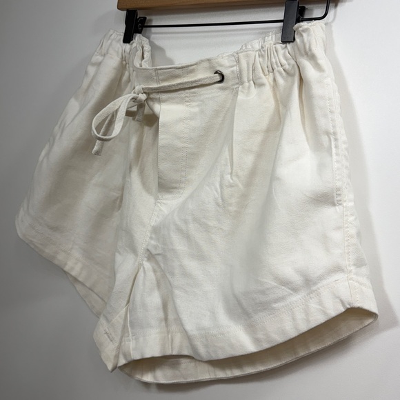 Free People White  High Rise Shorts Drawstring Oversized fit size Medium.NWT - Picture 2 of 8